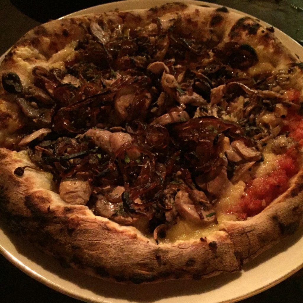 Di Fondi Pizza opções Tradicionais e Veganas - Onde comer em São Paulo | 1001 Dicas de Viagem Pizza Di Funghi - Sem glúten e sem lactose. Foto: NiKi Verdot.