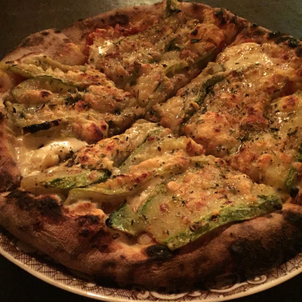 Di Fondi Pizza opções Tradicionais e Veganas - Onde comer em São Paulo | 1001 Dicas de Viagem Pizza Zucchine . Foto: NiKi Verdot.
