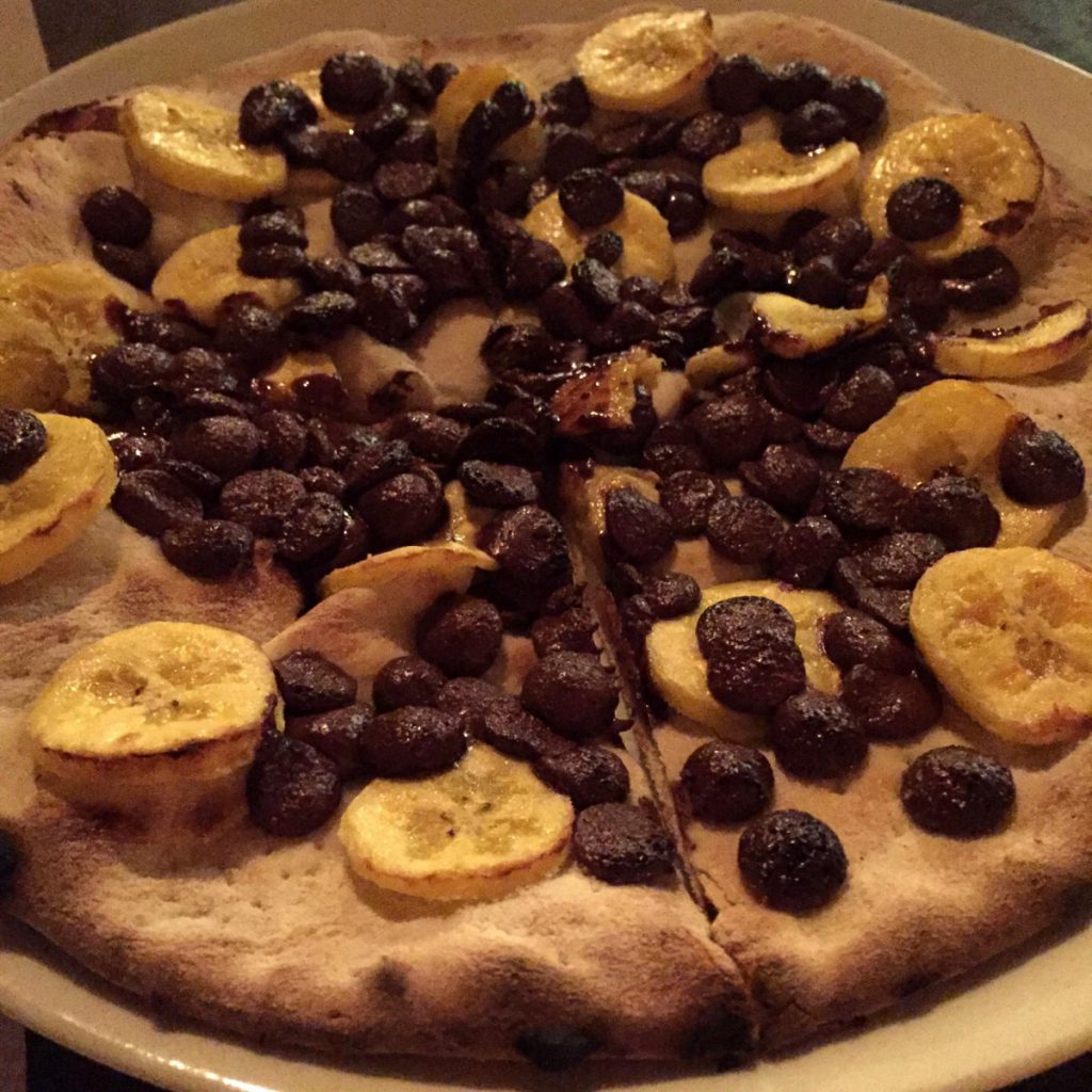 Di Fondi Pizza opções Tradicionais e Veganas - Onde comer em São Paulo | 1001 Dicas de Viagem Pizza Doce - Sobremesa Di Fondi Pizza. Foto: NiKi Verdot.