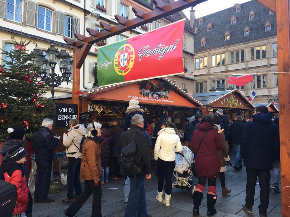 Mercado de Natal de Strasbourg na França com parte destina à tradição Portuguesa. Foto: NiKi Verdot.