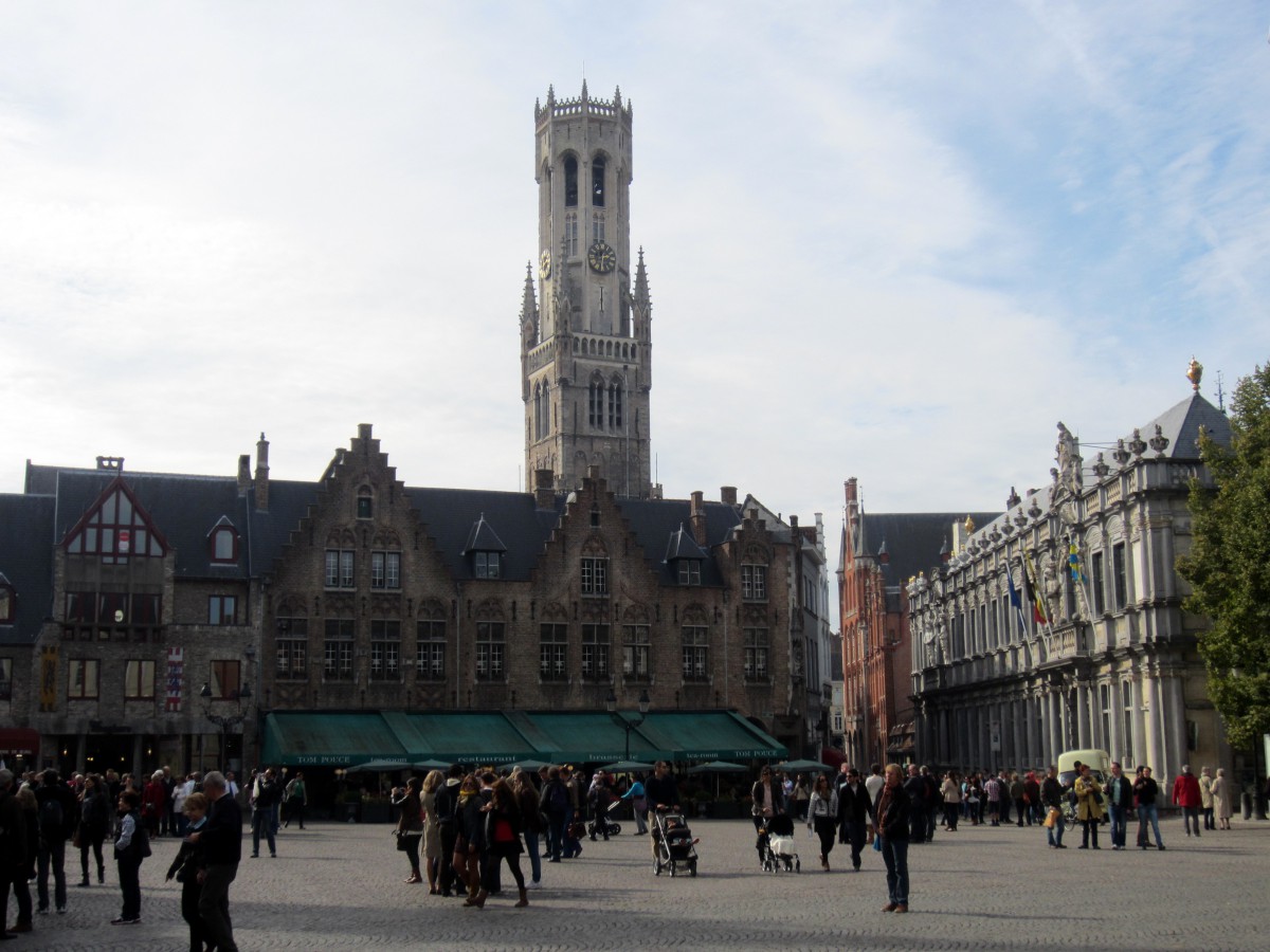 Markt e a torre do Beffroi (Campanário) - Bruges, Bélgica. Foto: NiKi Verdot | 1001 Dicas de Viagem