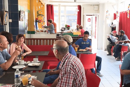 Le café des Petits Frères des Pauvres - O café mais barato de Paris