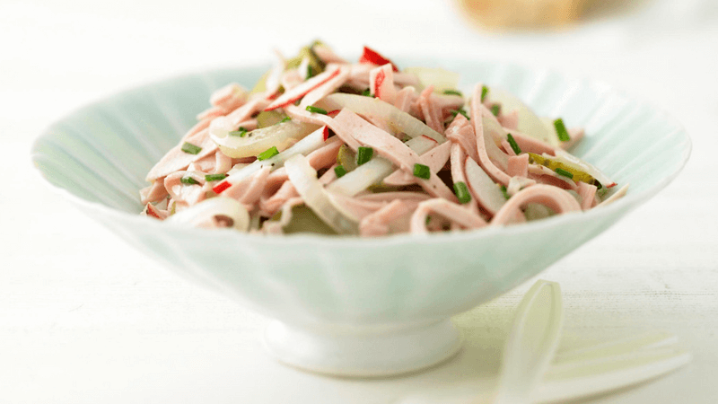 Wurstsalat Rezept - Receita de salada Alemã de salsichas | 1001 Dicas de Viagem