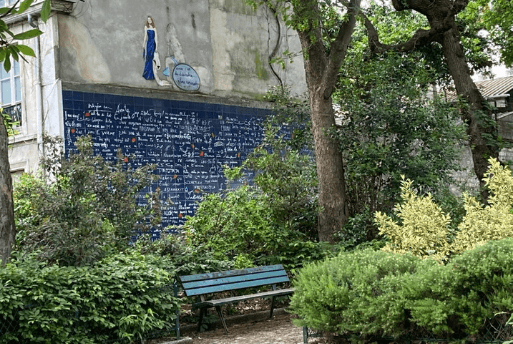 Roteiro em Paris: Muro dos Eu Te Amo - Muro do Eu Te Amo - Mur des Je t'Aime | 1001 Dicas de Viagem