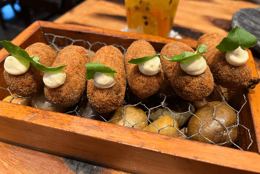 Bar da Dona Onça Chef Janaína Rueda | Restaurante em São Paulo Bar da Dona Onça. Restaurante Dona Onça. Restaurante no centro de São Paulo. Dona Onça no Edifício Copan. Casa do Porco. Restaurantes em São Paulo. Bares em São Paulo. Onde comer no centro de São Paulo.